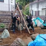 施工中（3）三叉で石組み中