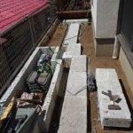 施工中（10）アプローチ御影石据え付け