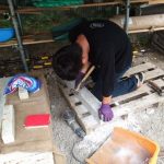 施工中（2）石材の下ごしらえ