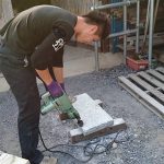 施工中（3）石材の下ごしらえ