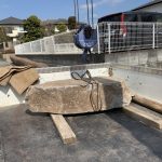 施工中(６)　根府川石の沓脱ぎ