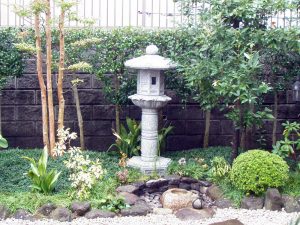Tourou (Japanese Lantern) construction example (Yoneyama Teien)