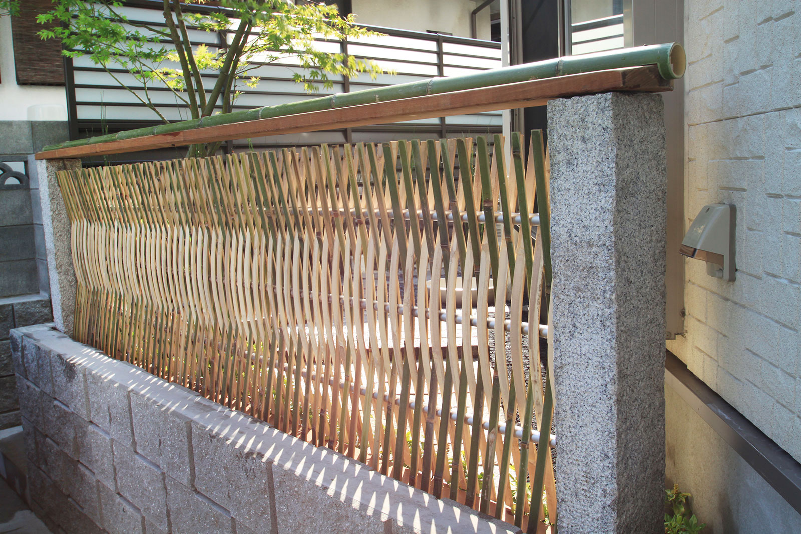 大津垣（住宅と周辺環境に配慮した石柱を用いたデザイン）の施工例