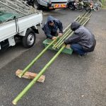 施工前（1）竹をもみ殻で丁寧に洗います