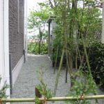 施工後（21） 建物脇はビリ砂利を敷いています