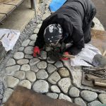 施工中（13）　あられこぼし目地入れ