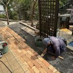 施工中（12）　テラス　アンティークレンガ敷き